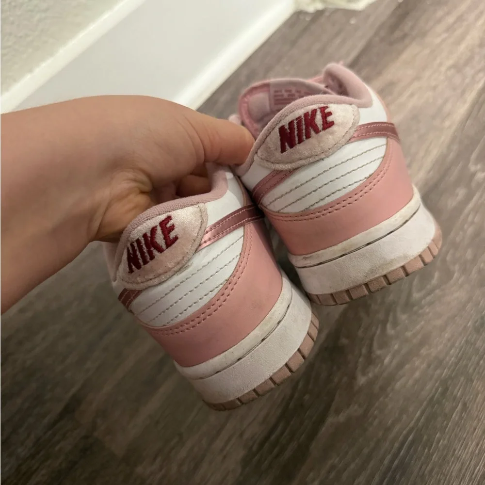 Nike Low-Top Sneakers in Dusty Pink and Red Logo - Picture 5 of 7